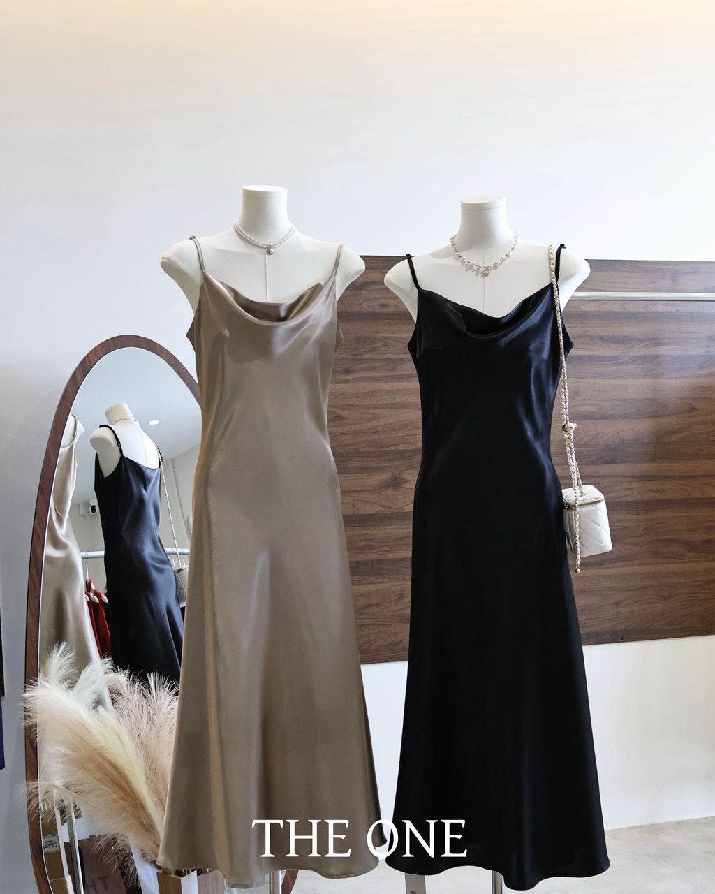 Satin V Neck Dinner Dress🥂 缎面V领吊带连衣裙